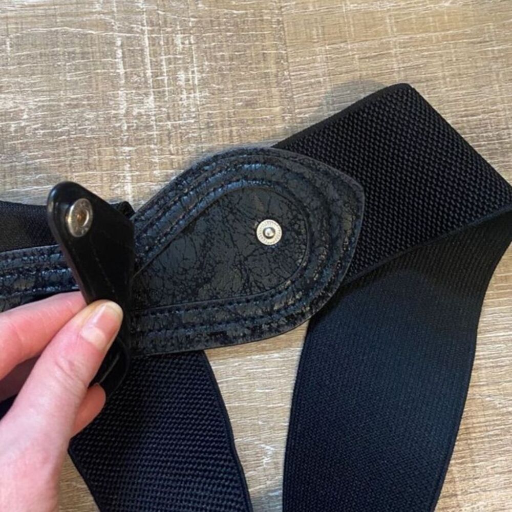 Vintage 80s Black Leather Stretch Waist Corset Cinch Belt OS Woven Snap Edgy - Picture 10 of 10